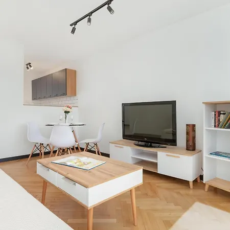 Wyspianskiego Bright & Comfortable With A Sea View By Renters Gdynia