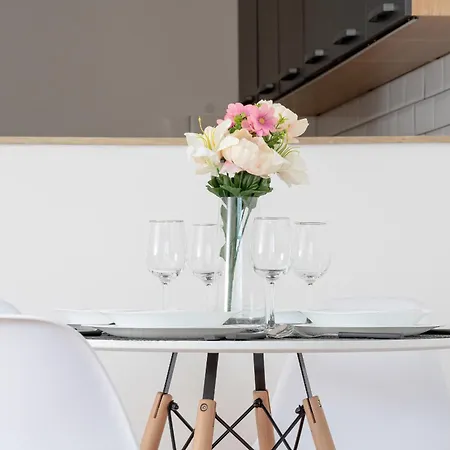 Wyspianskiego Bright & Comfortable With A Sea View By Renters * Gdynia