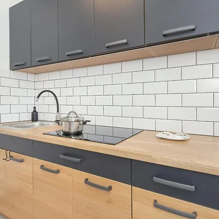 Wyspianskiego Bright & Comfortable With A Sea View By Renters *