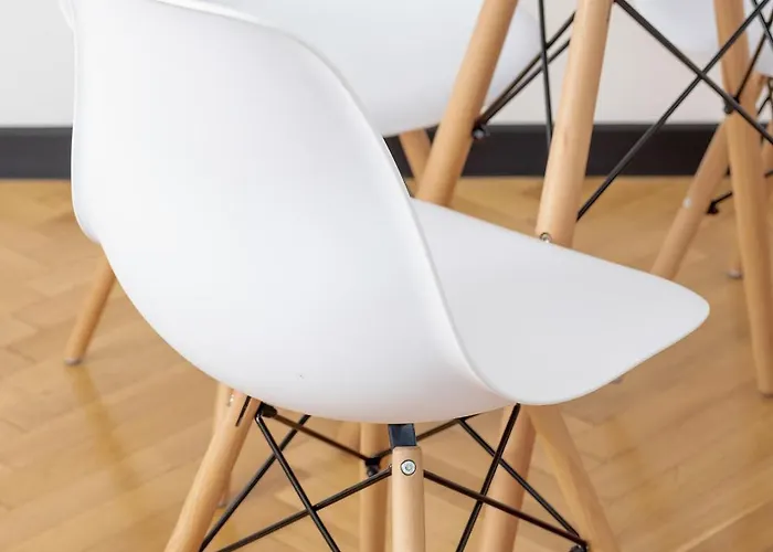 Wyspianskiego Bright & Comfortable With A Sea View By Renters 公寓